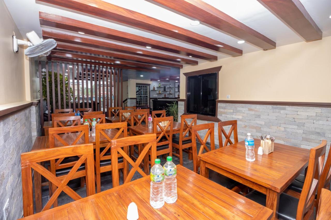 Oyo 253 Hotel Pinnacle Pokhara Exterior foto